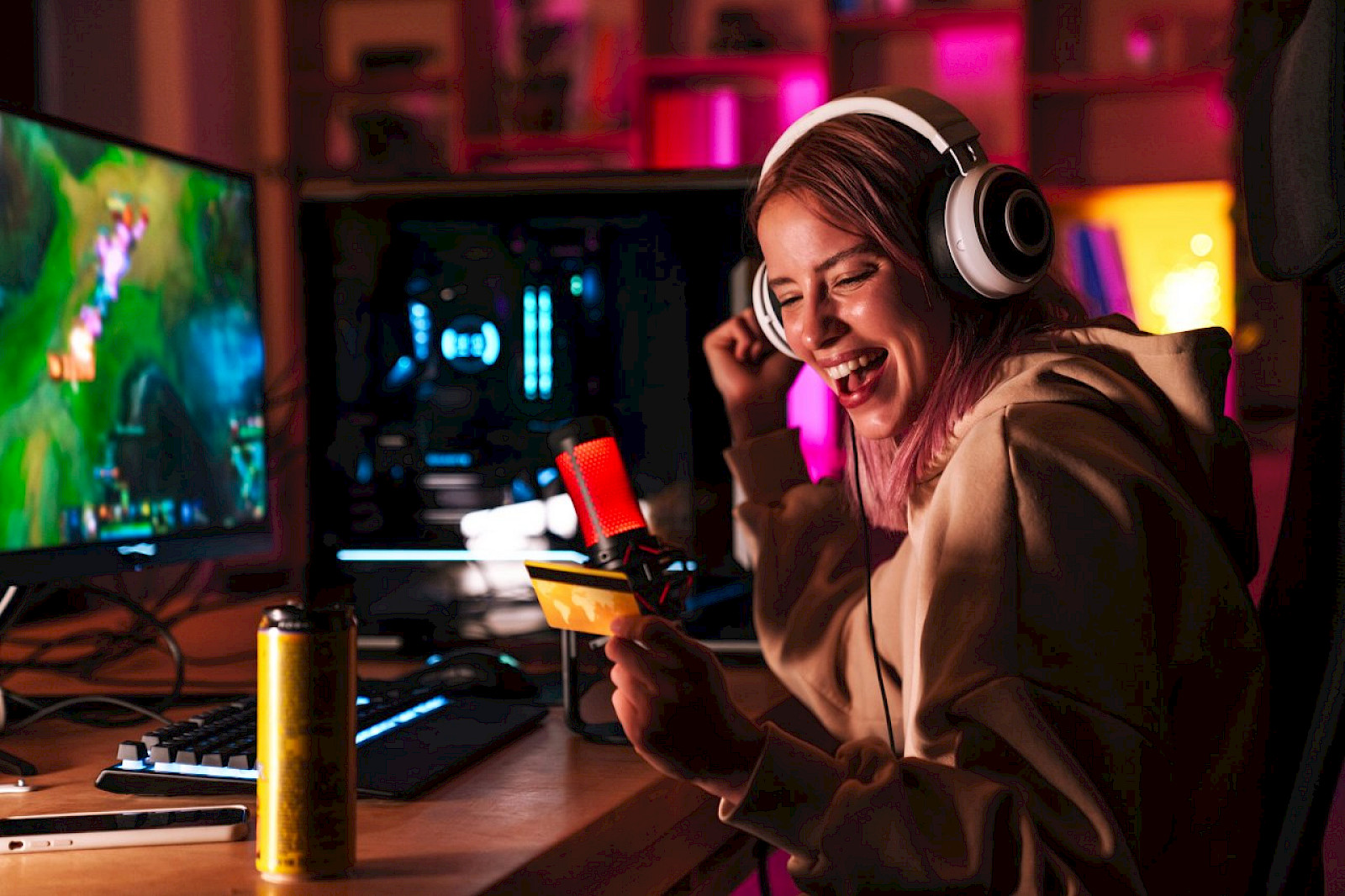 Mikrotransakcije v video igrah: majhna plačila z veliko težo