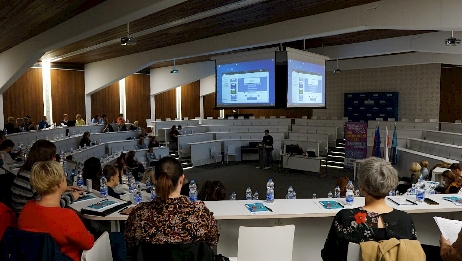 Na 4. strokovni konferenci Centra Šteker o rabi zaslonov med mladimi