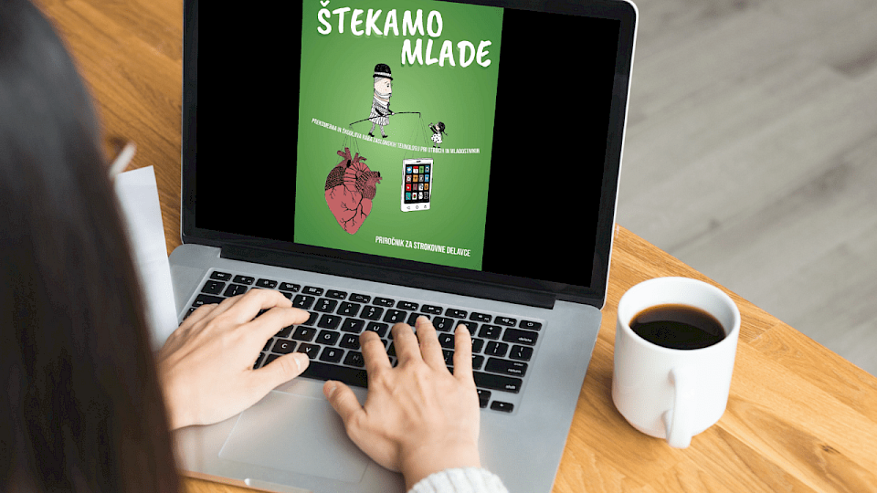 Priročnik "Štekamo mlade" je namenjen strokovnim delavcem, ki delajo z mladimi.