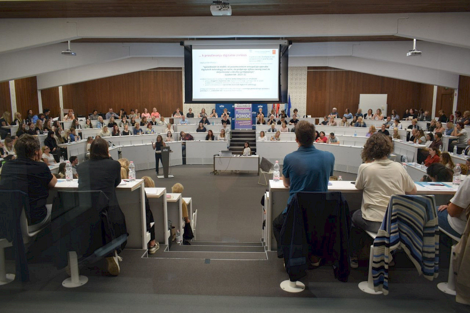 Na 7. strokovni konferenci Centra Šteker o umetni inteligenci, pornografiji in športnih stavah